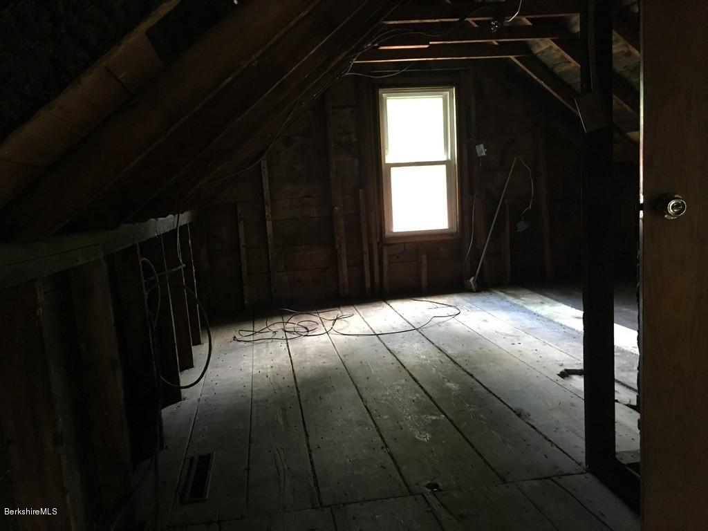 135 River Road Monroe, MA 01350 - Photo 14 of 21 a view of entryway