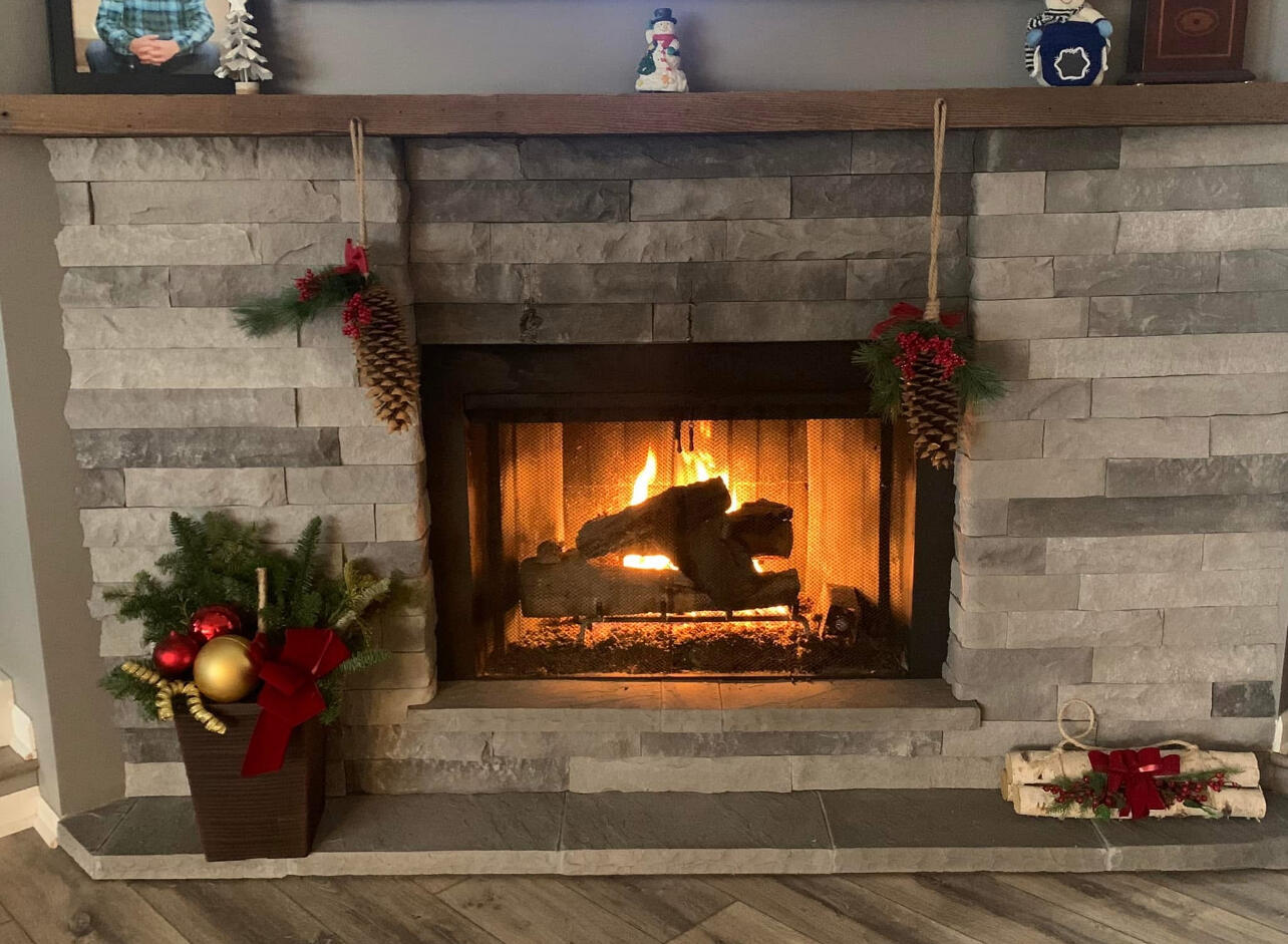 712 Kelley Drive Rochelle, IL 61068 - Photo 14 of 35 a room with a fireplace