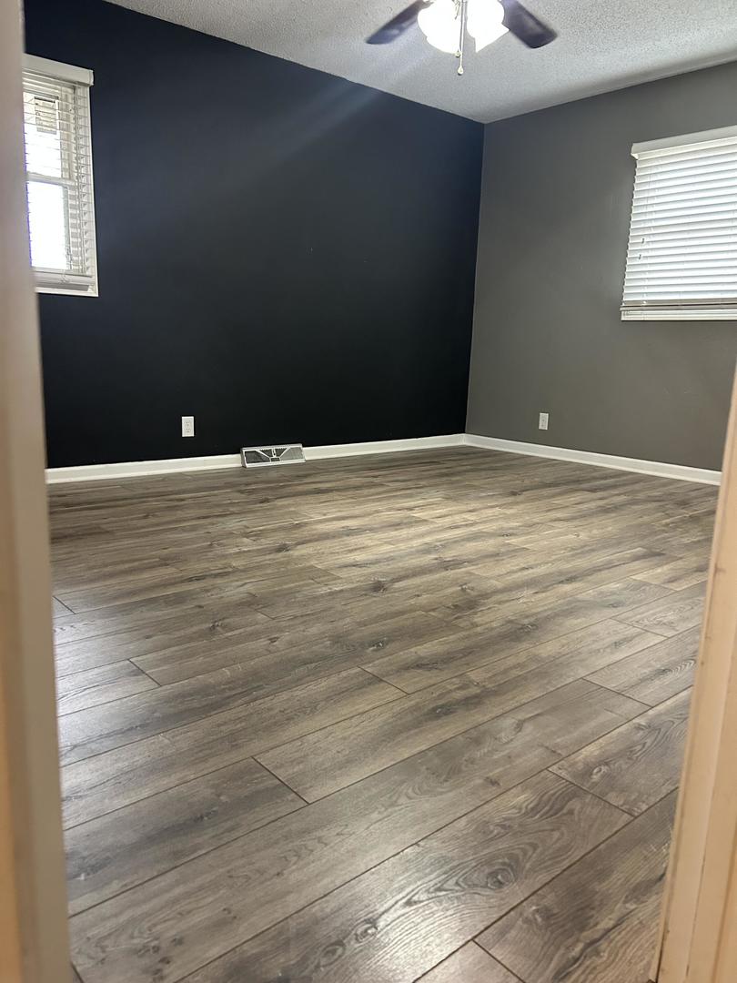 712 Kelley Drive Rochelle, IL 61068 - Photo 24 of 35 a view of a livingroom with wooden floor