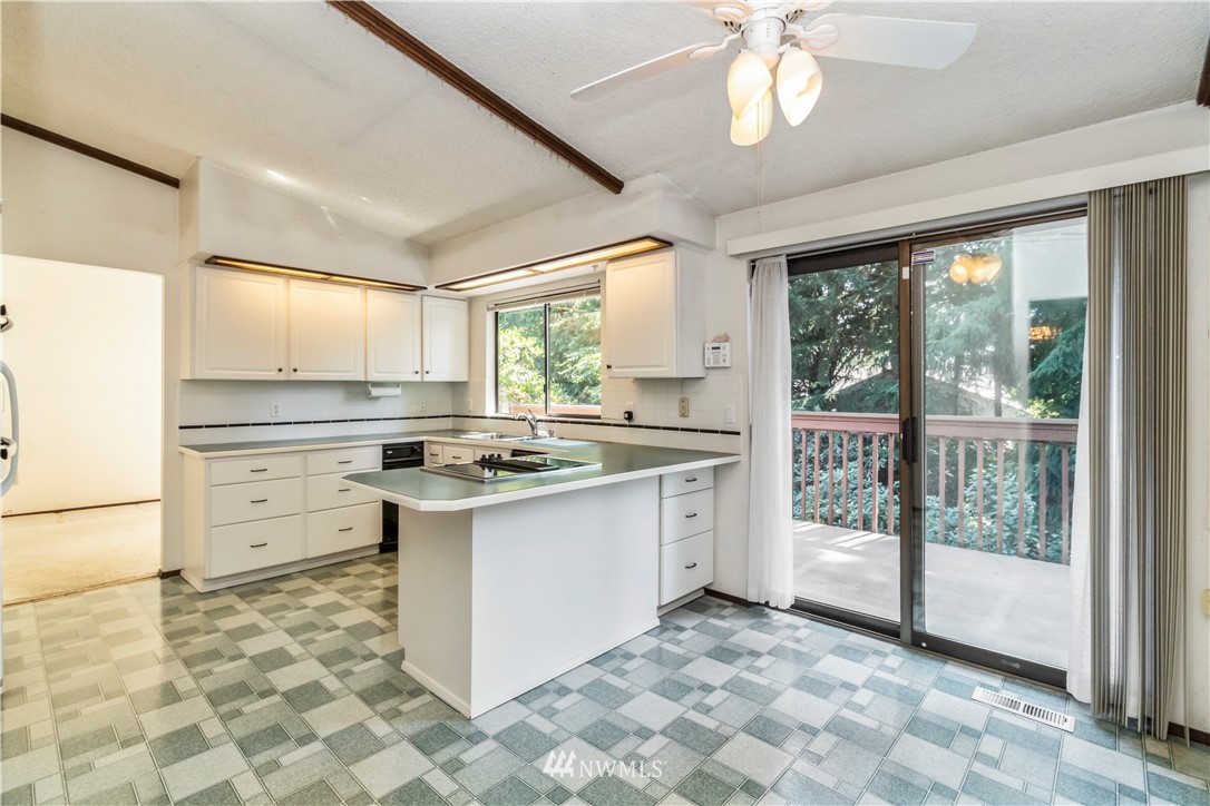 10505 Northeast 190th Street Bothell, WA 98011 - Photo 5 of 20 Gallery Image 5