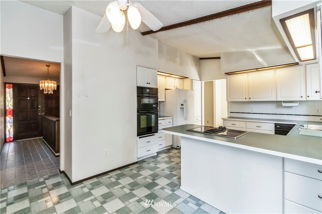 10505 Northeast 190th Street Bothell, WA 98011 - Photo 6 of 20 Gallery Image 6