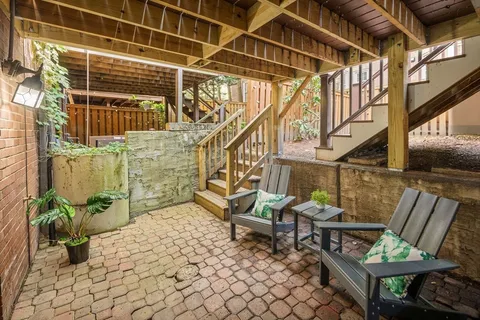 a view of a livingroom with a ceiling fan