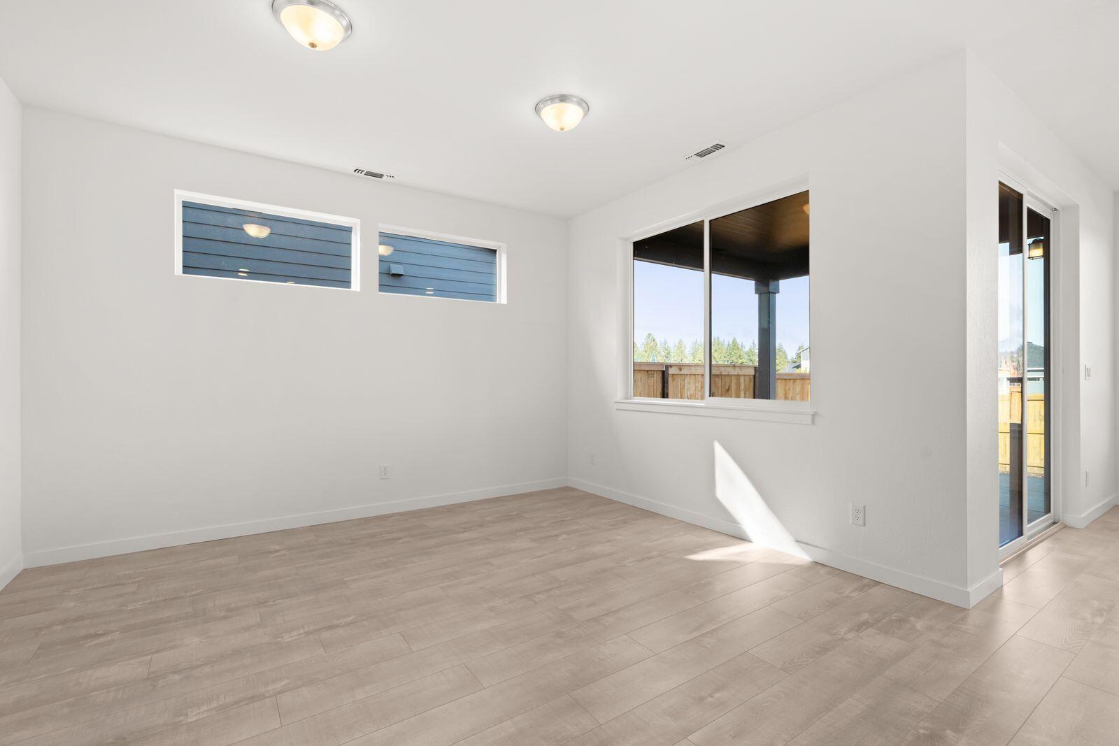145 Valemont Drive, Unit 38 Eagle Point, OR 97524 - Photo 15 of 34