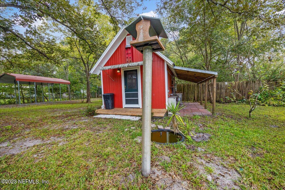 9006 Marlee Road Jacksonville, FL 32222 - Photo 14 of 18 a backyard of a house with table and chairs