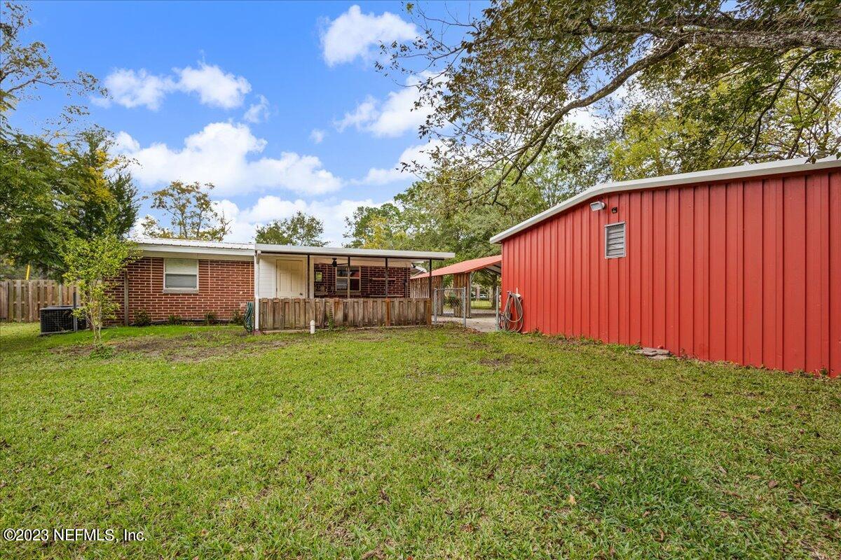 9006 Marlee Road Jacksonville, FL 32222 - Photo 10 of 18 a backyard of a house with lots of green space