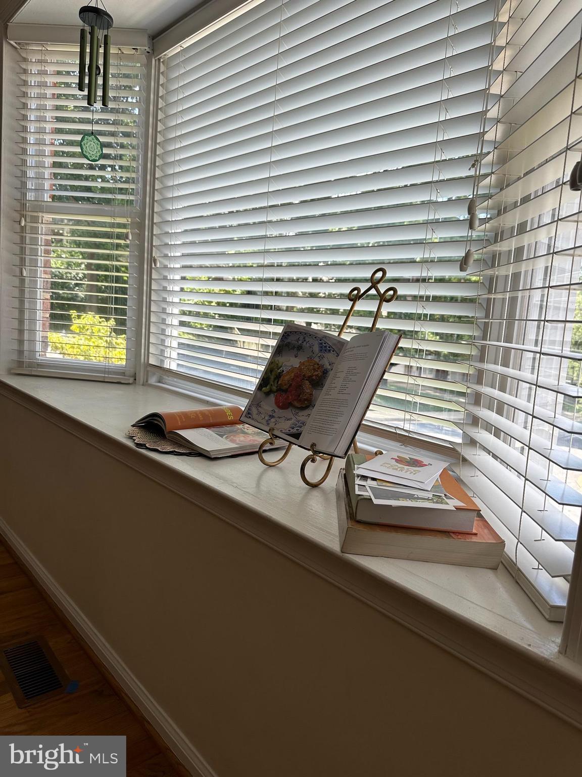 10904 Pebble Run Drive Silver Spring, MD 20902 - Photo 12 of 34 GORGEOUS VIEWS/ BAY WINDOW