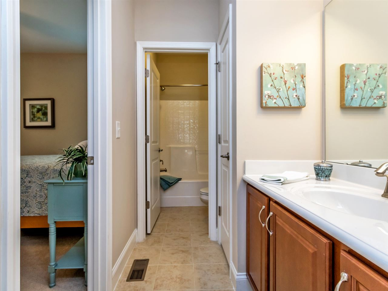 1589 Fullerton Place Raleigh, NC 27607 - Photo 19 of 25 Second bathroom