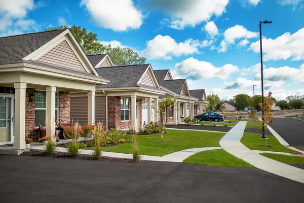 $2,750 | 703 Verandah Drive, Hanover Park, IL 60133