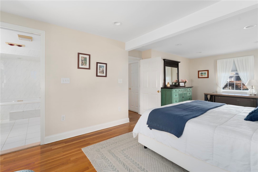 73 Merton Road Newport, RI 02840 - Photo 11 of 45