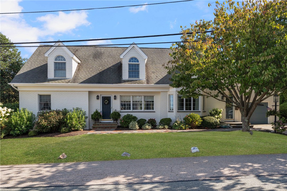 73 Merton Road Newport, RI 02840 - Photo 2 of 45