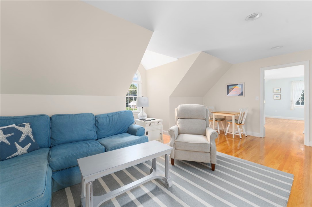 73 Merton Road Newport, RI 02840 - Photo 28 of 45