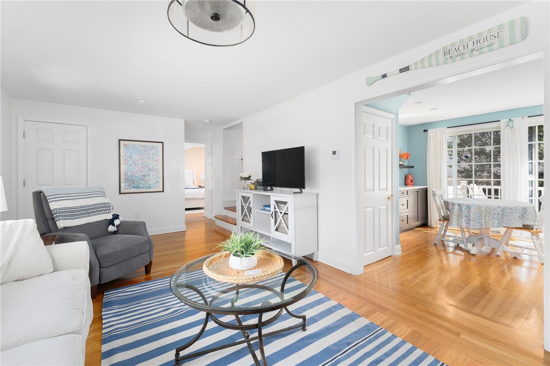 73 Merton Road Newport, RI 02840 - Photo 8 of 45