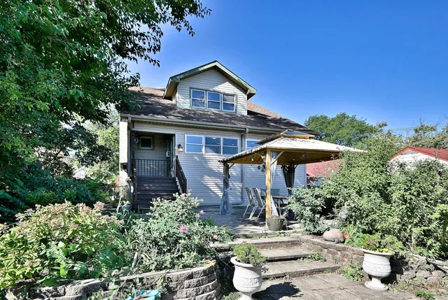 $425,000 | 245 South Addison Street, Bensenville, IL 60106