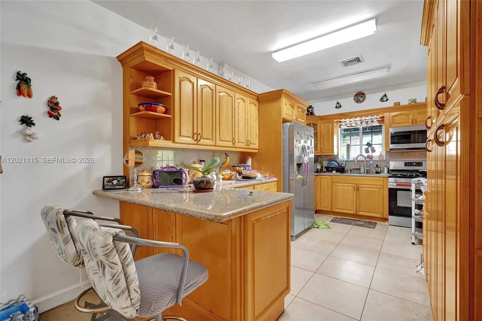 2024 Alton Road Miami Beach, FL 33140 - Photo 4 of 37