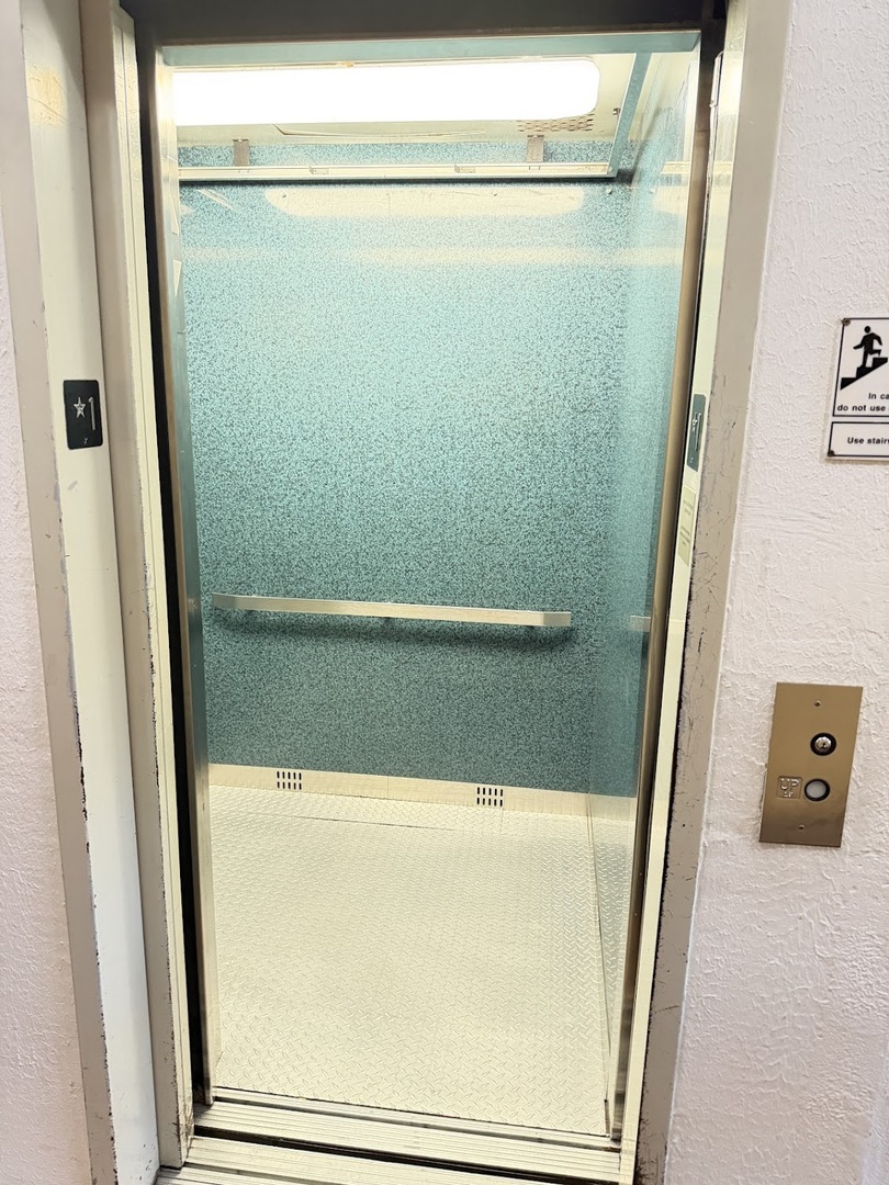 839 West Sheridan Road, Unit 204 Chicago, IL 60613 - Photo 4 of 13