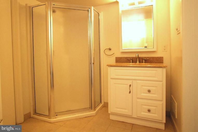 5345 Pooks Hill Road Bethesda, MD 20814 - Photo 14 of 19 Bath #3
