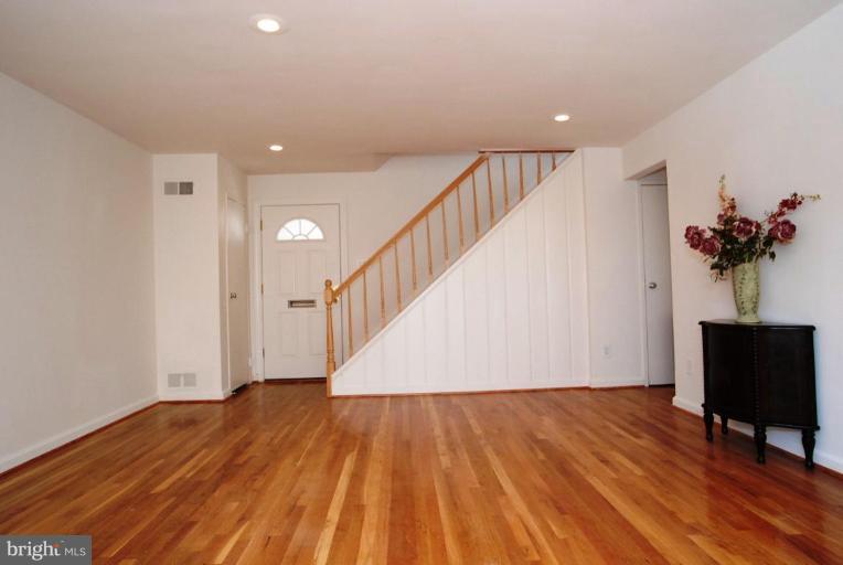 5345 Pooks Hill Road Bethesda, MD 20814 - Photo 15 of 19 Living Room