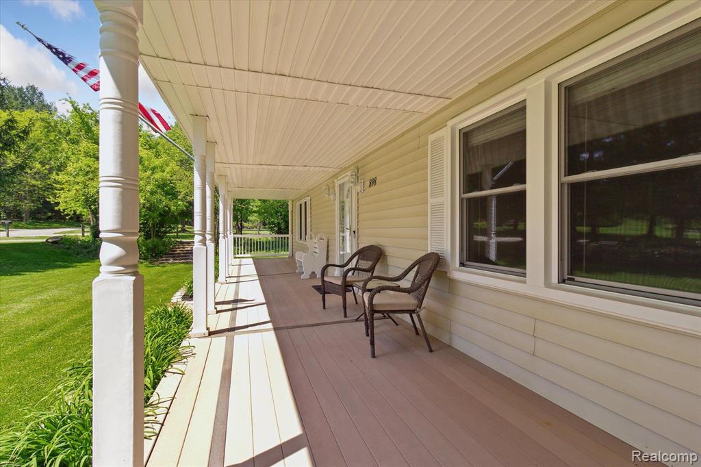 898 Rowland Road Leonard, MI 48367 - Photo 7 of 58