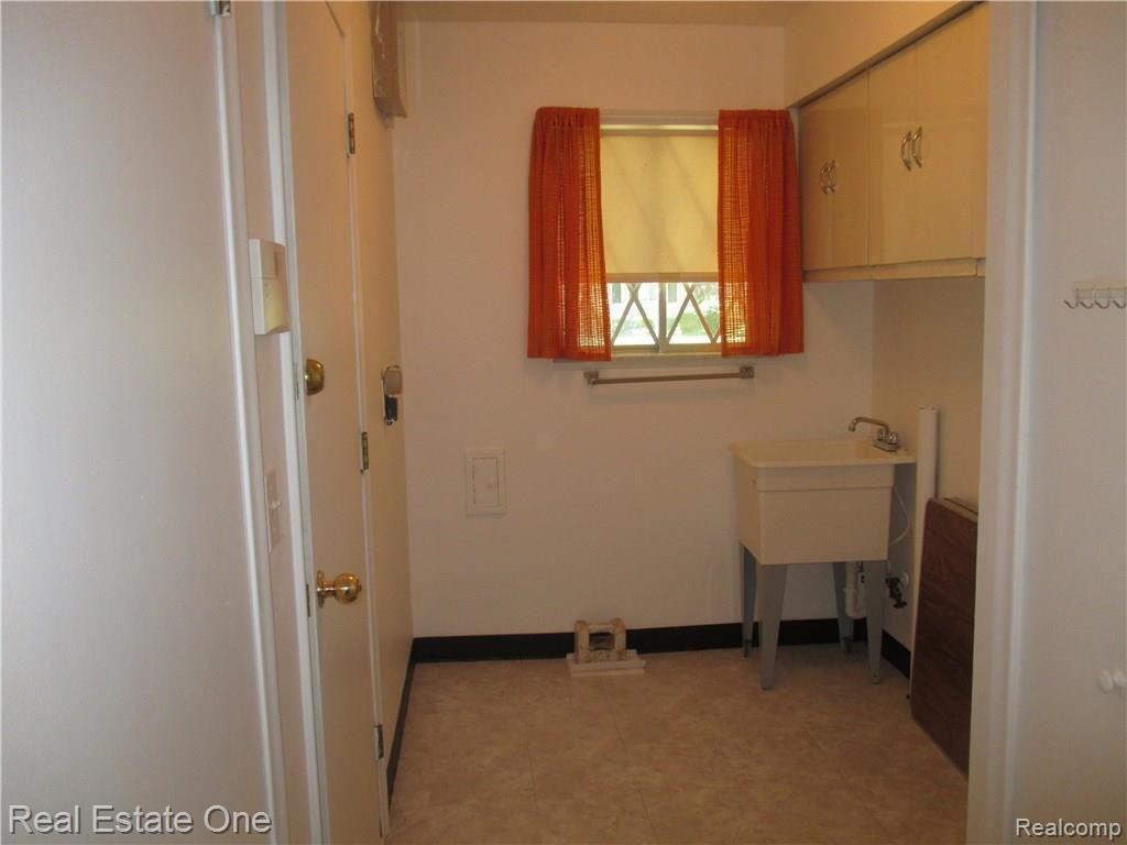 17384 Westover Road Southfield, MI 48075 - Photo 16 of 50 IMG_1145.JPG