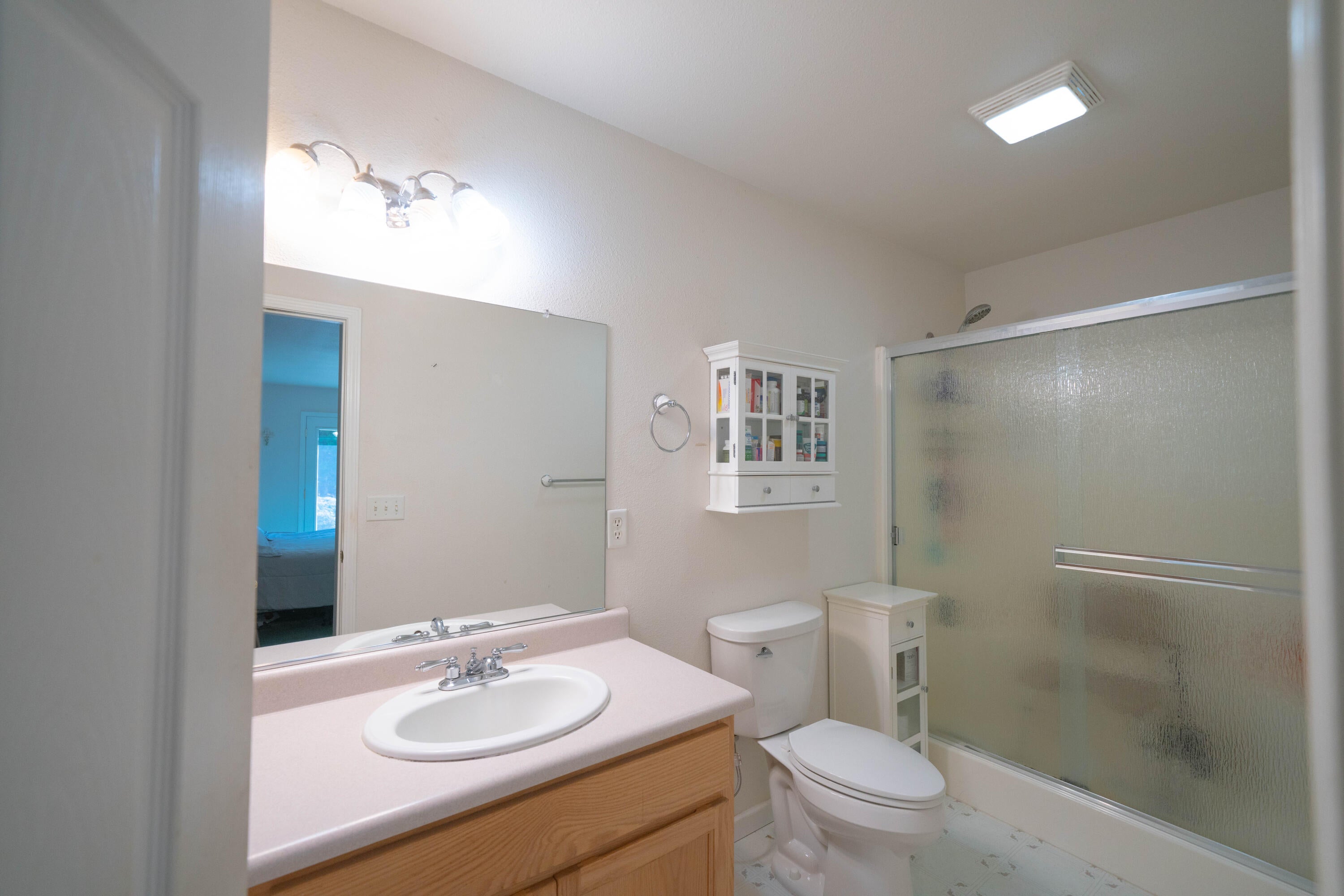 4179 Ditch Creek Road Rogue River, OR 97537 - Photo 19 of 50 Bathroom