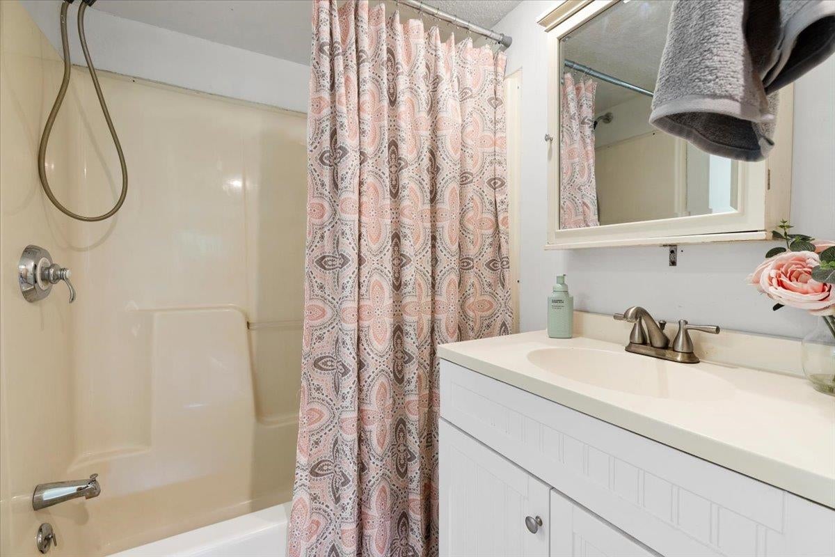 2528 Old Hurst Road Hiwassee, VA 24347 - Photo 27 of 38 Gallery Image 27