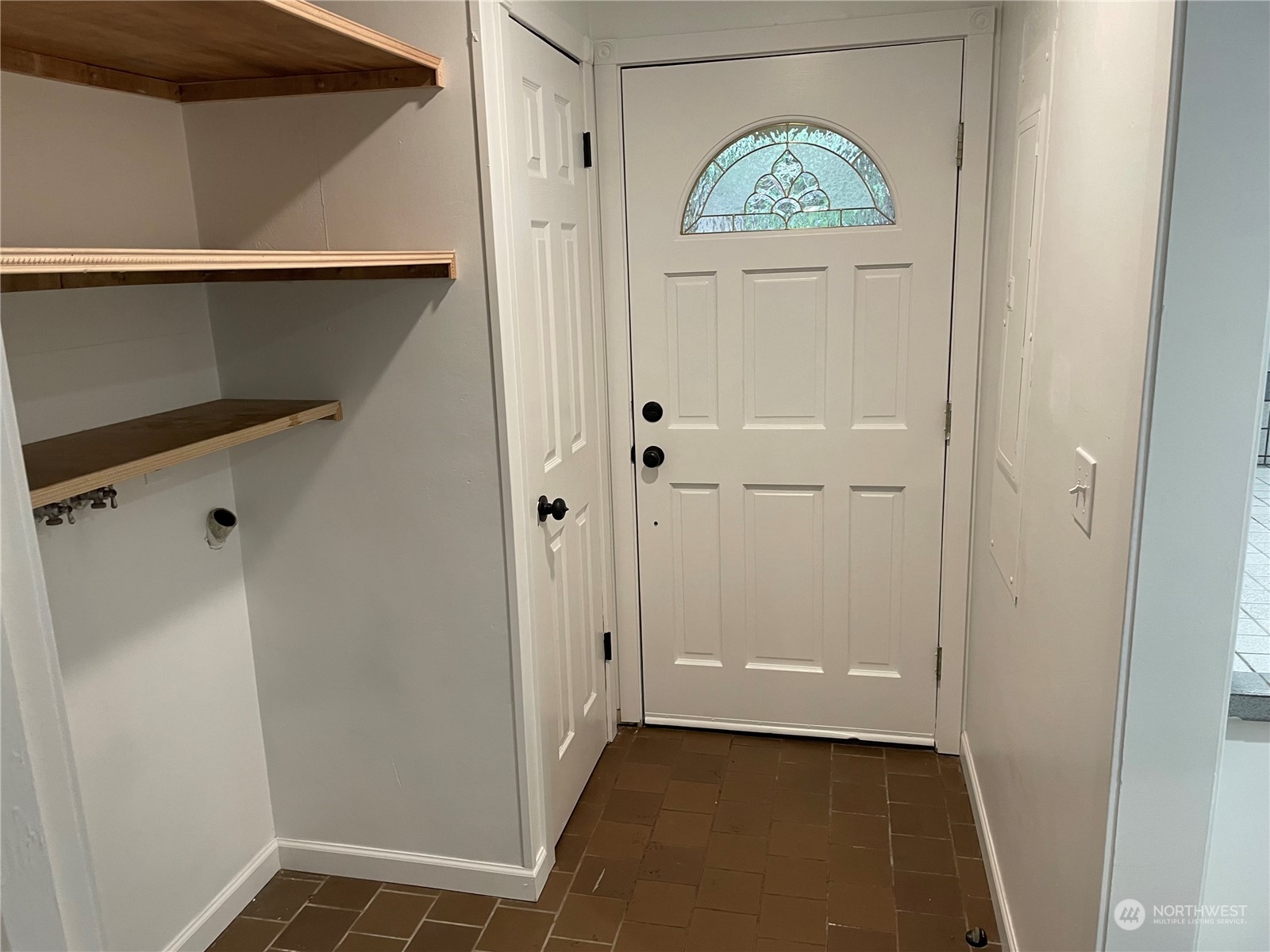 200 Southeast Harrier Road Shelton, WA 98584 - Photo 16 of 23 a view of a hallway with front door