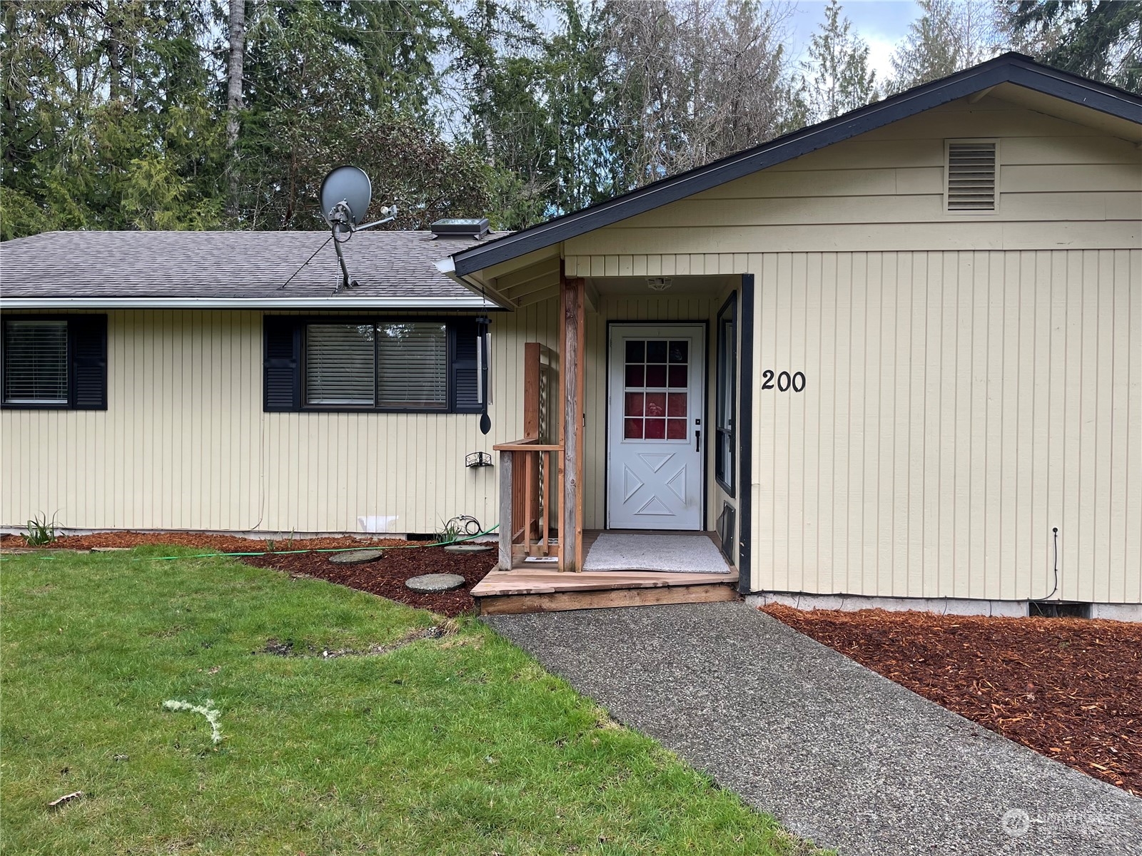 200 Southeast Harrier Road Shelton, WA 98584 - Photo 2 of 23 a front view of house with yard