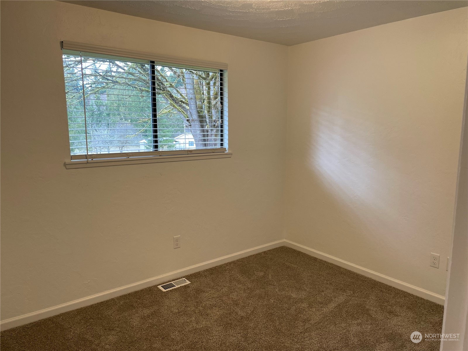 200 Southeast Harrier Road Shelton, WA 98584 - Photo 22 of 23 an empty room with a window