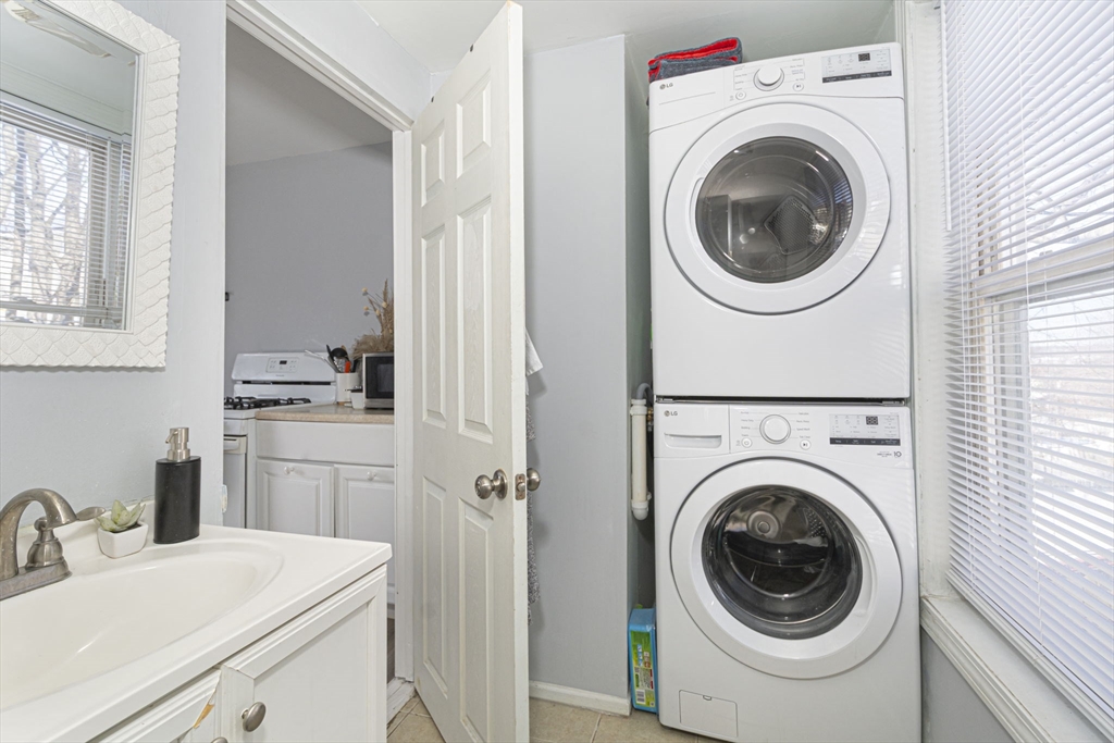 21 Orient Street Worcester, MA 01604 - Photo 11 of 29