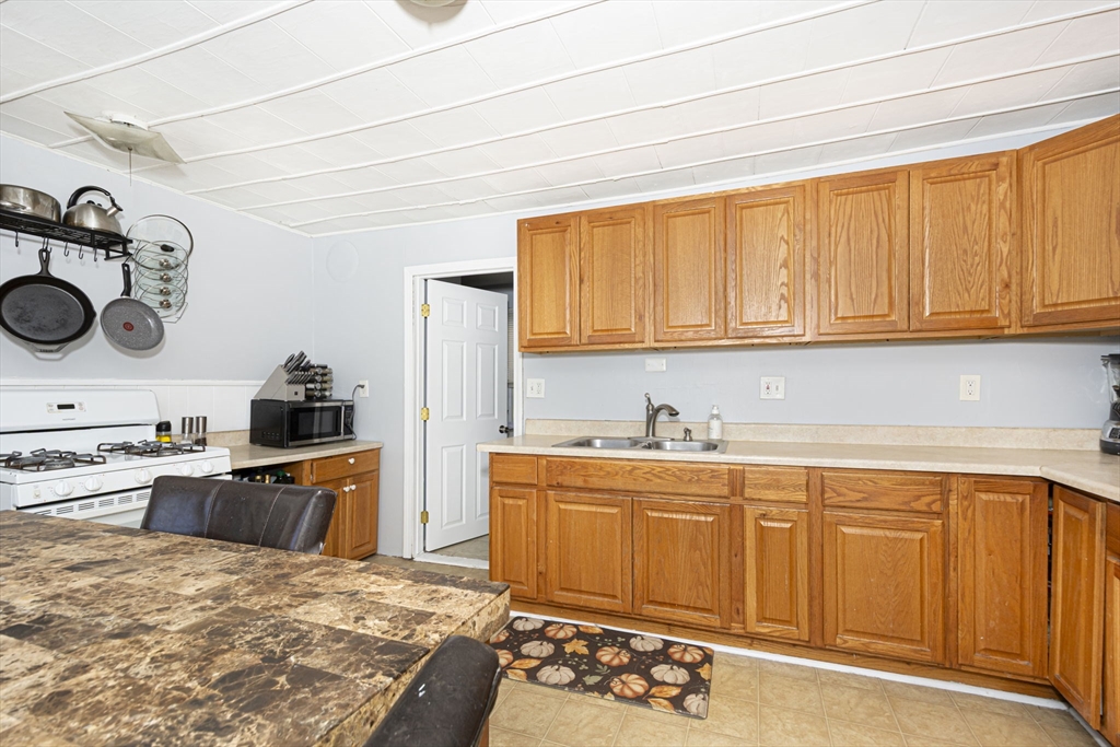 21 Orient Street Worcester, MA 01604 - Photo 20 of 29