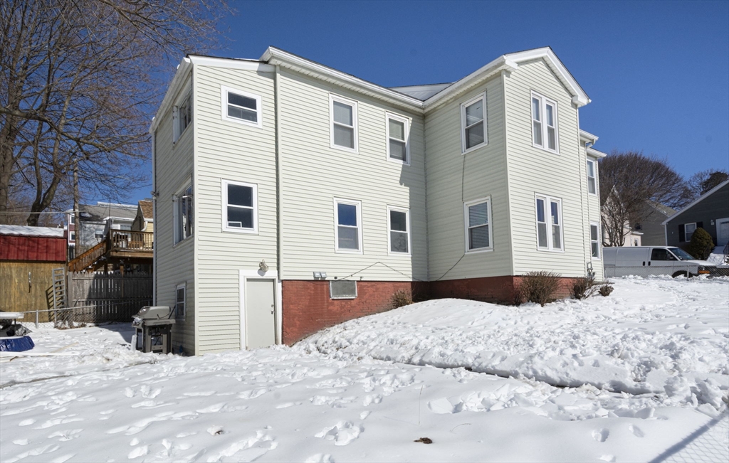 21 Orient Street Worcester, MA 01604 - Photo 4 of 29