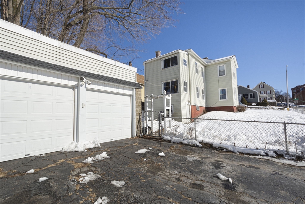 21 Orient Street Worcester, MA 01604 - Photo 5 of 29