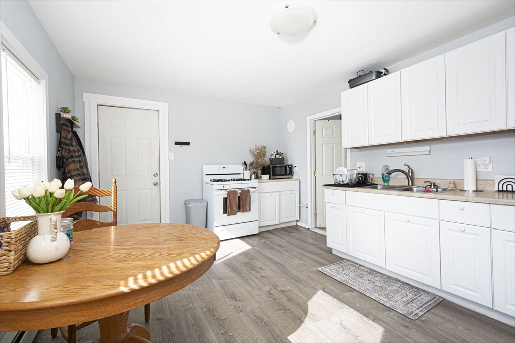 21 Orient Street Worcester, MA 01604 - Photo 8 of 29