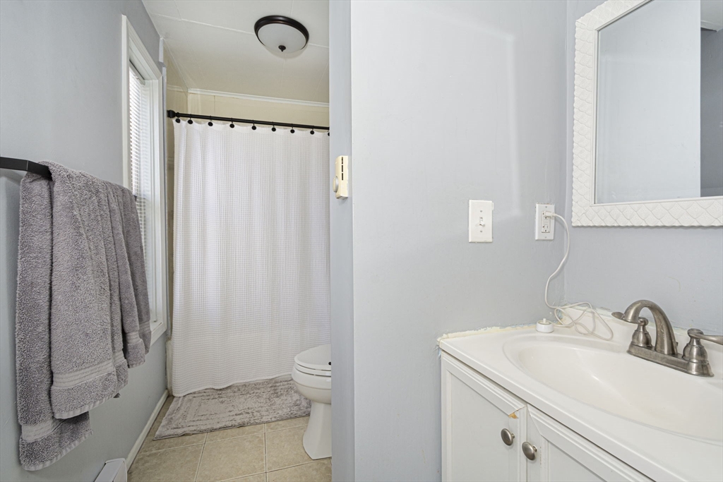 21 Orient Street Worcester, MA 01604 - Photo 10 of 29