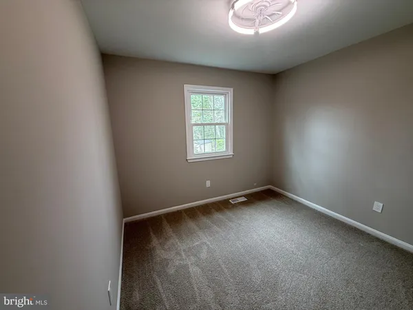 $3,100 | 4924 McFarland Drive, Fairfax, VA 22032
