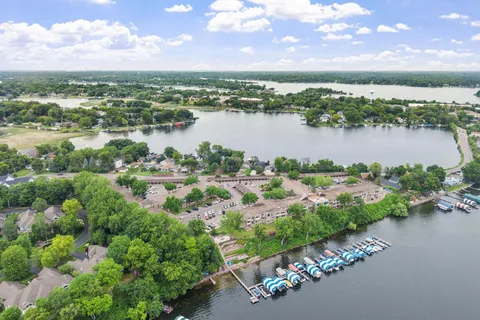 $159,900 | 4407 Wilshire Boulevard, Unit 305, Mound, MN 55364