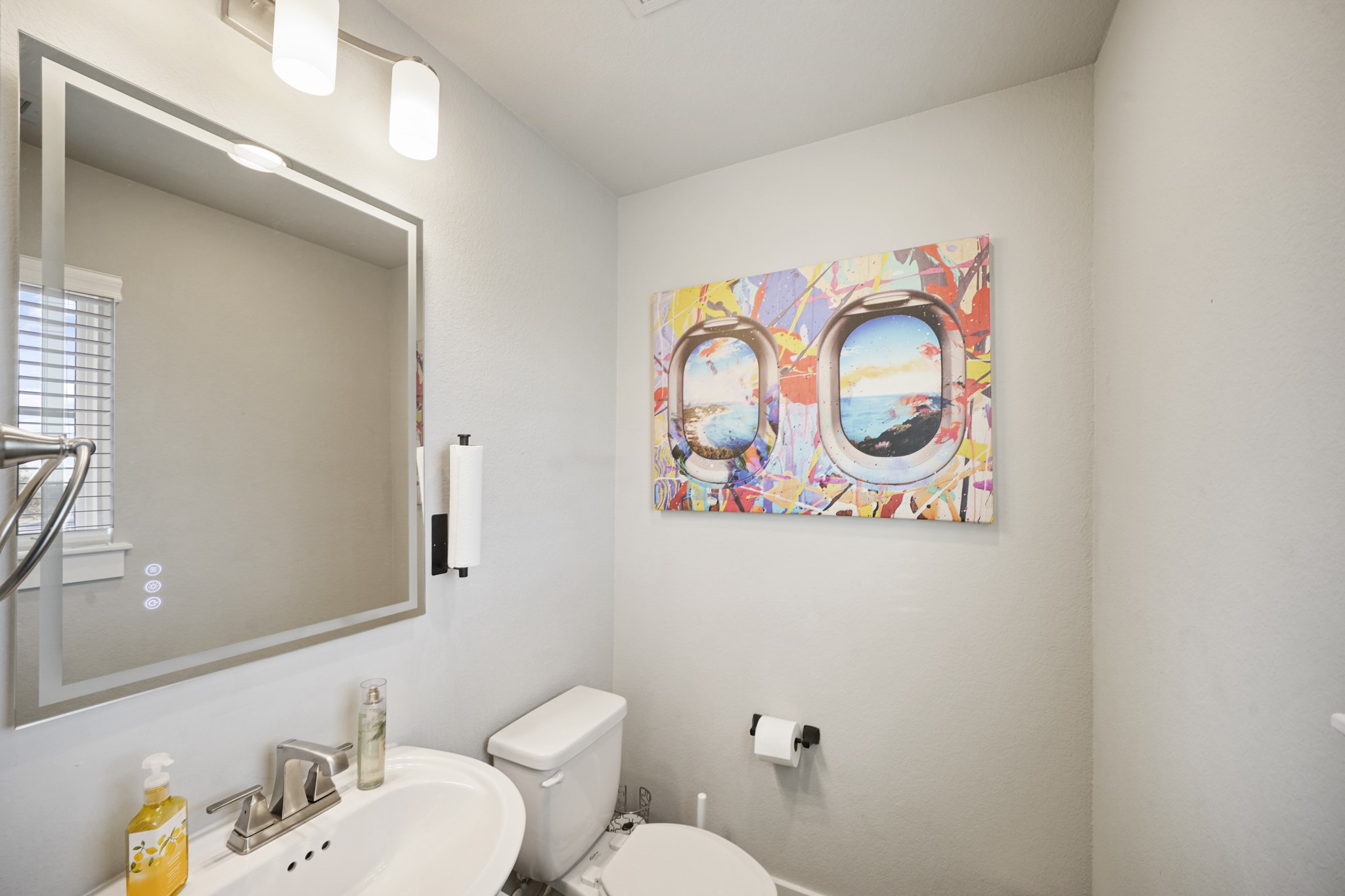 606 North Nagle Street Houston, TX 77003 - Photo 4 of 13 a bathroom with a toilet and a sink