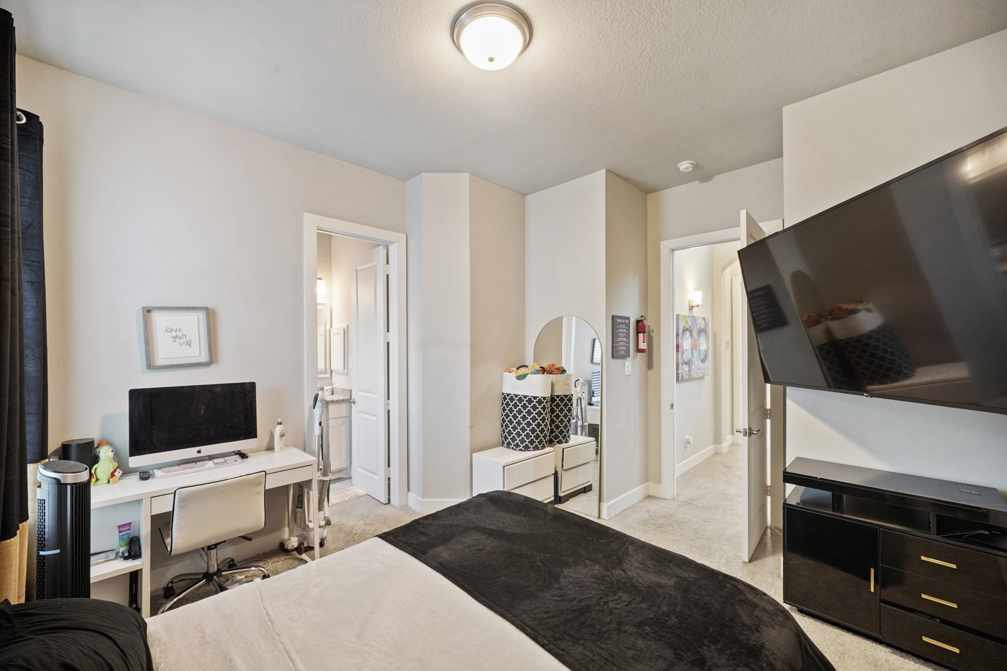 606 North Nagle Street Houston, TX 77003 - Photo 8 of 13 a view of a livingroom with furniture and a flat screen tv
