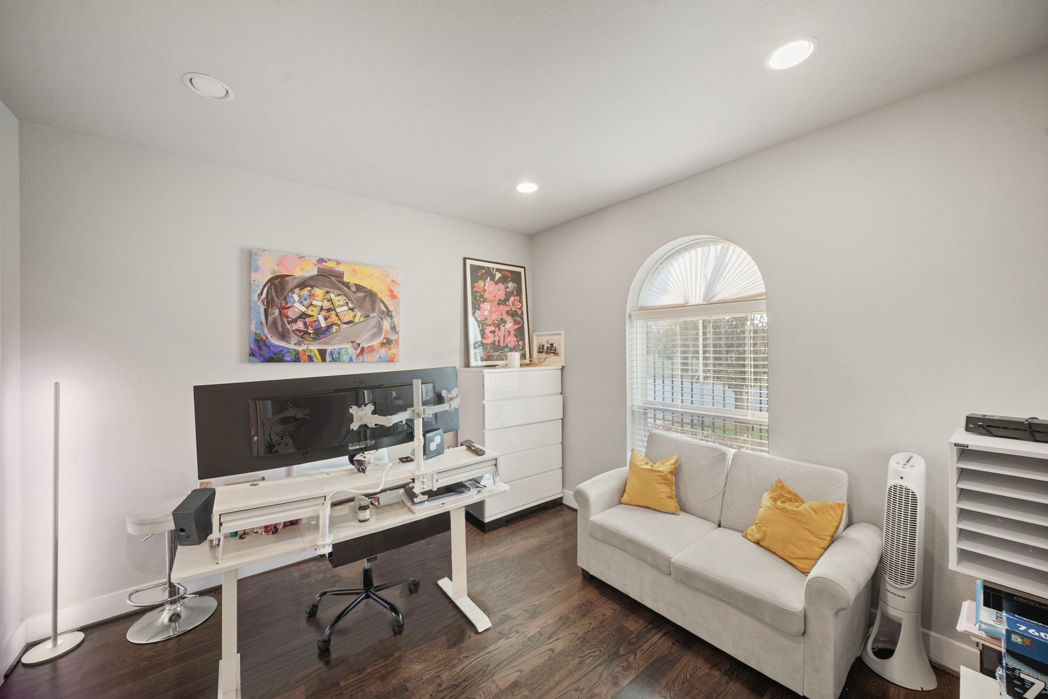 606 North Nagle Street Houston, TX 77003 - Photo 9 of 13 a living room with furniture and a window
