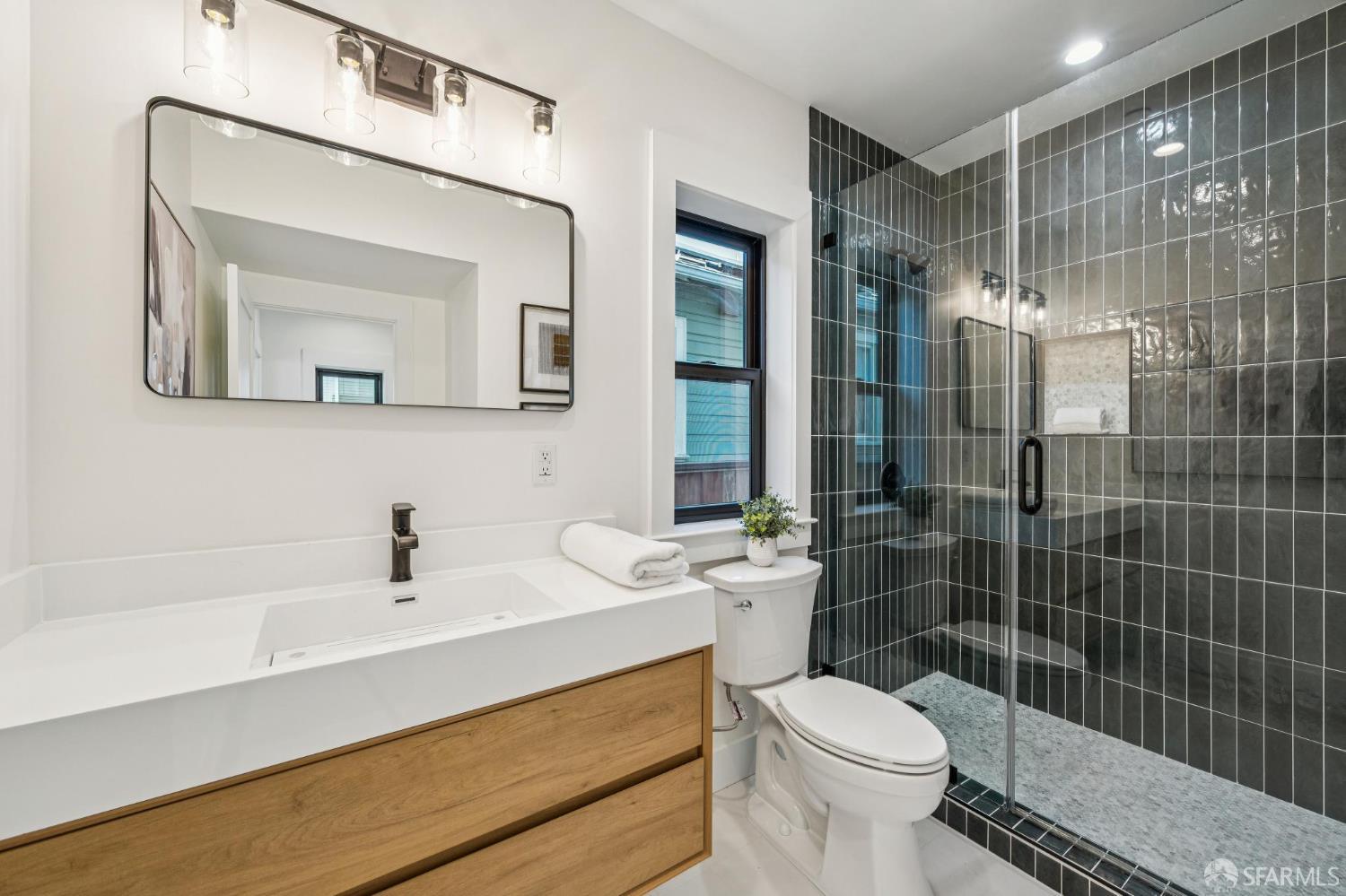 2411 Sixth Street Berkeley, CA 94710 - Photo 12 of 72