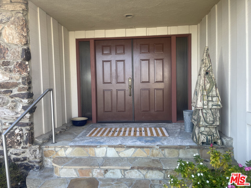 2027 Westridge Road Los Angeles, CA 90049 - Photo 3 of 44 Gallery Image 3