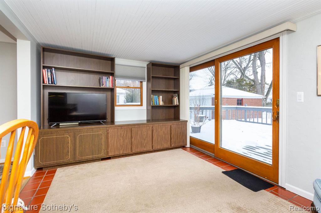 2252 Pembroke Road Birmingham, MI 48009 - Photo 13 of 41