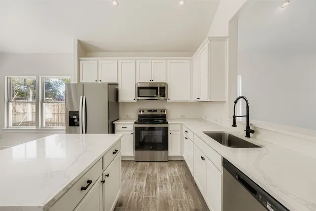 $345,000 | 701 East 3rd Street, Elgin, TX 78621