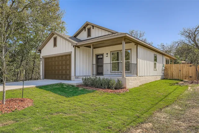 $345,000 | 701 East 3rd Street, Elgin, TX 78621