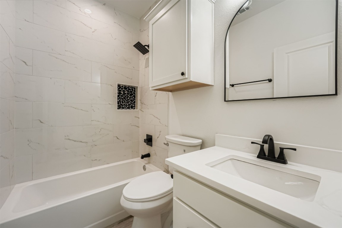 701 East 3rd Street Elgin, TX 78621 - Photo 22 of 28 Full bathroom 2 featuring shower / bathtub combination and vanity
