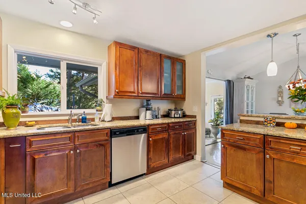 $338,500 | 4424 Northover Drive, Jackson, MS 39211