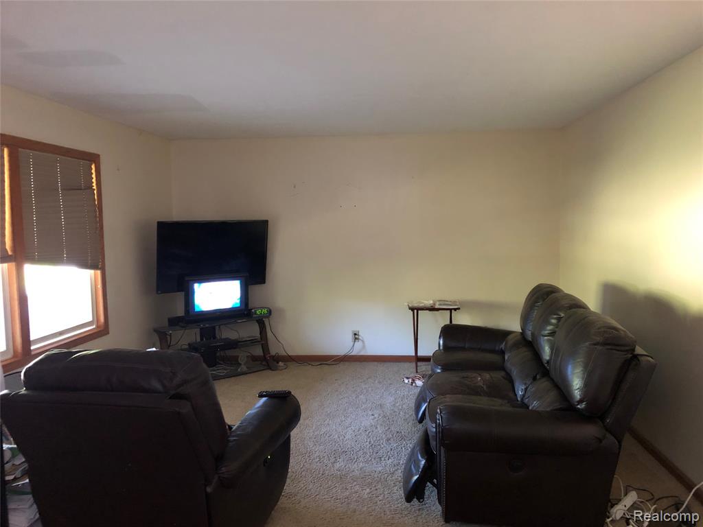 8300 Wiggins Road Howell, MI 48855 - Photo 4 of 22 Gallery Image 4