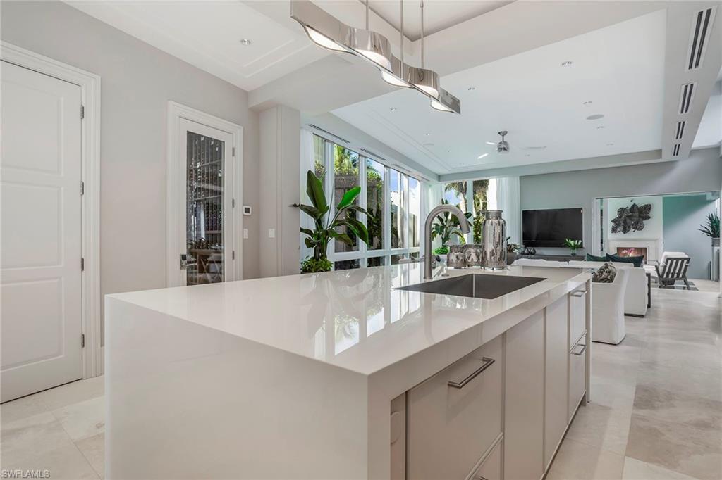 32 6th Street South Naples, FL 34102 - Photo 8 of 37