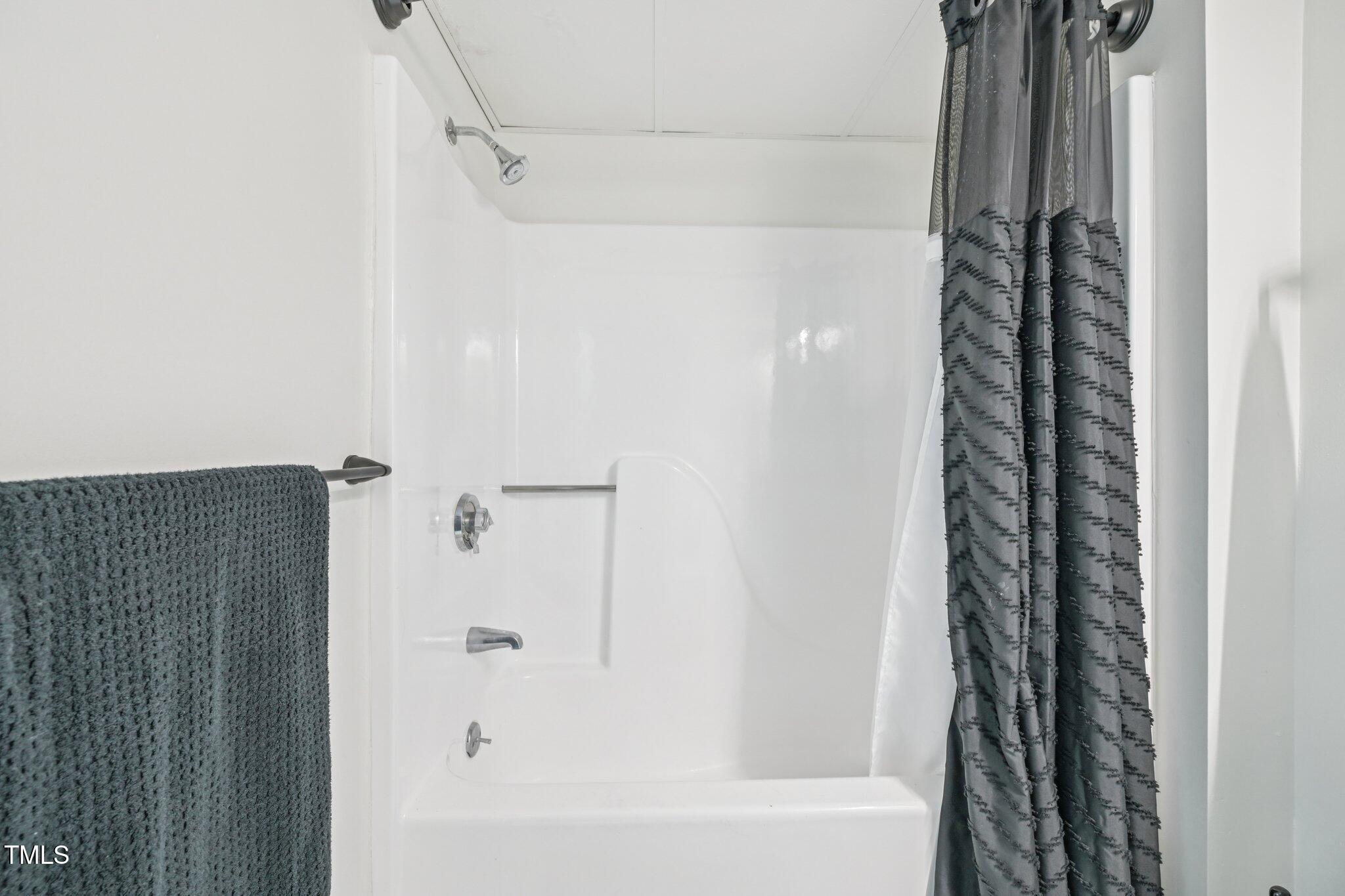 4700 Westgrove Street, Unit 721 Raleigh, NC 27606 - Photo 15 of 21 a bathroom with a bathtub