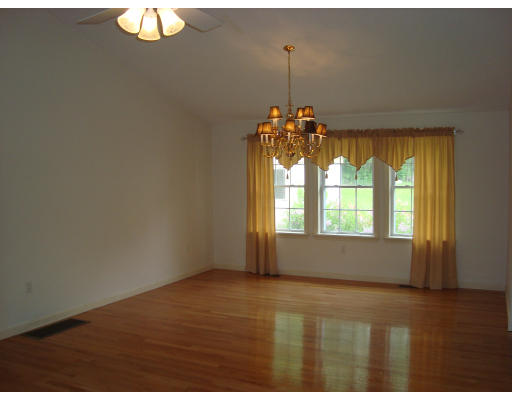 88 Lanesboro Road Worcester, MA 01606 - Photo 4 of 16 Gallery Image 4